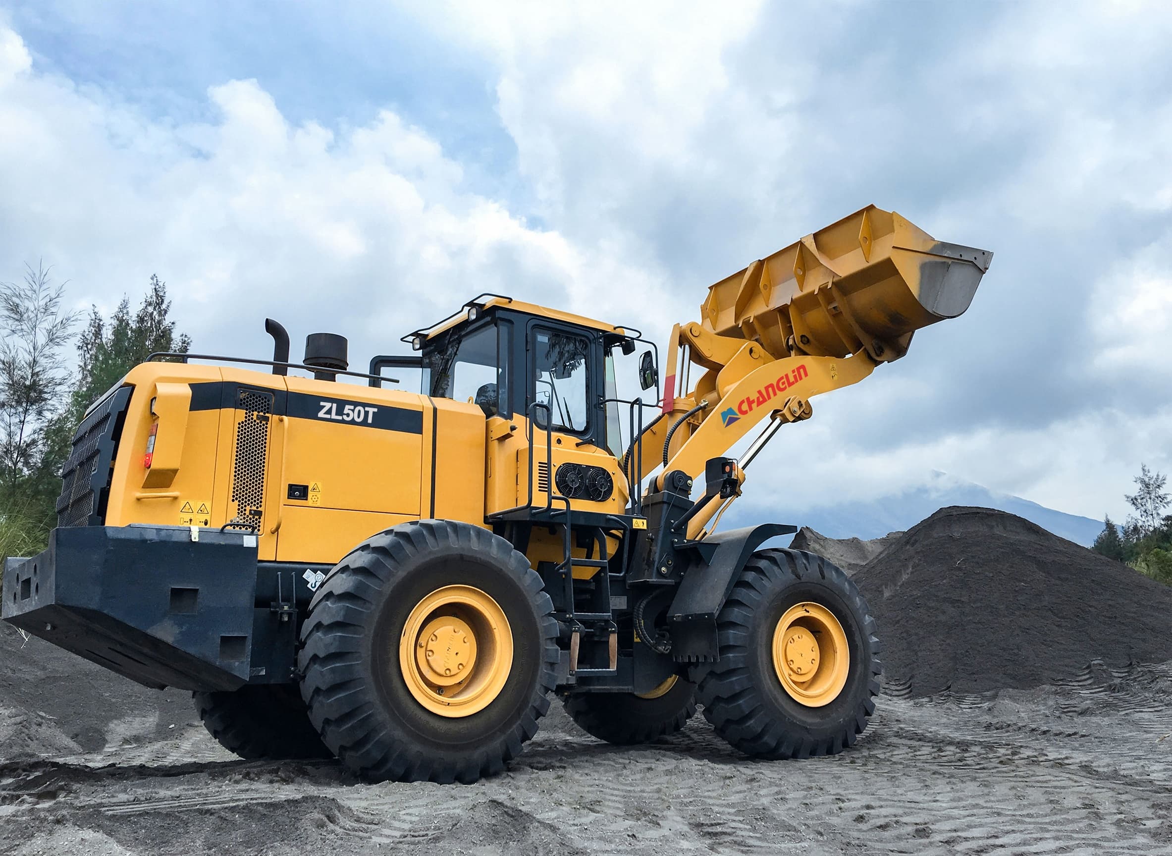 Conquistando Portos e Minas: Como as Carregadeiras de Rodas CHANGLIN ZL50T/ZL50H Dominam Locais Difíceis